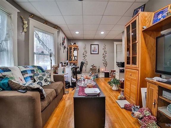 5th image of 2658 Main St