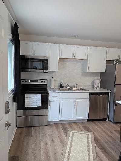1st image of 301 Wilshire Dr #2
