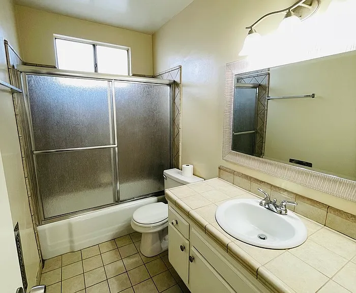 949 N Alfred St #8 — Photo 7