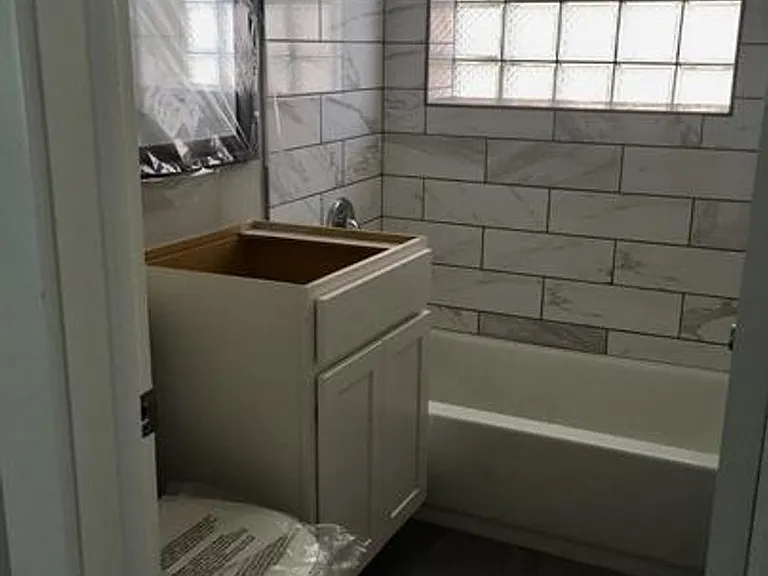 305 Bluff Avenue — Photo 2