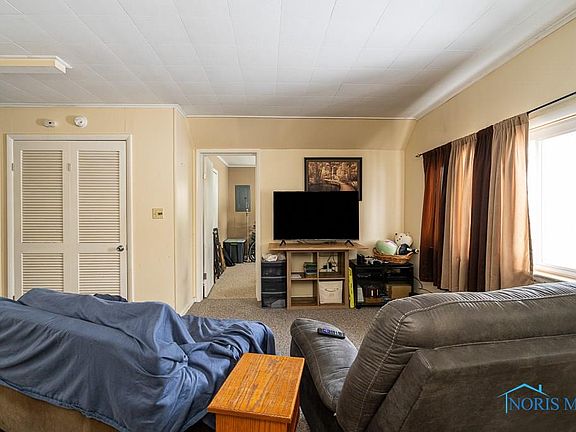 5th image of 310 Derby Ave