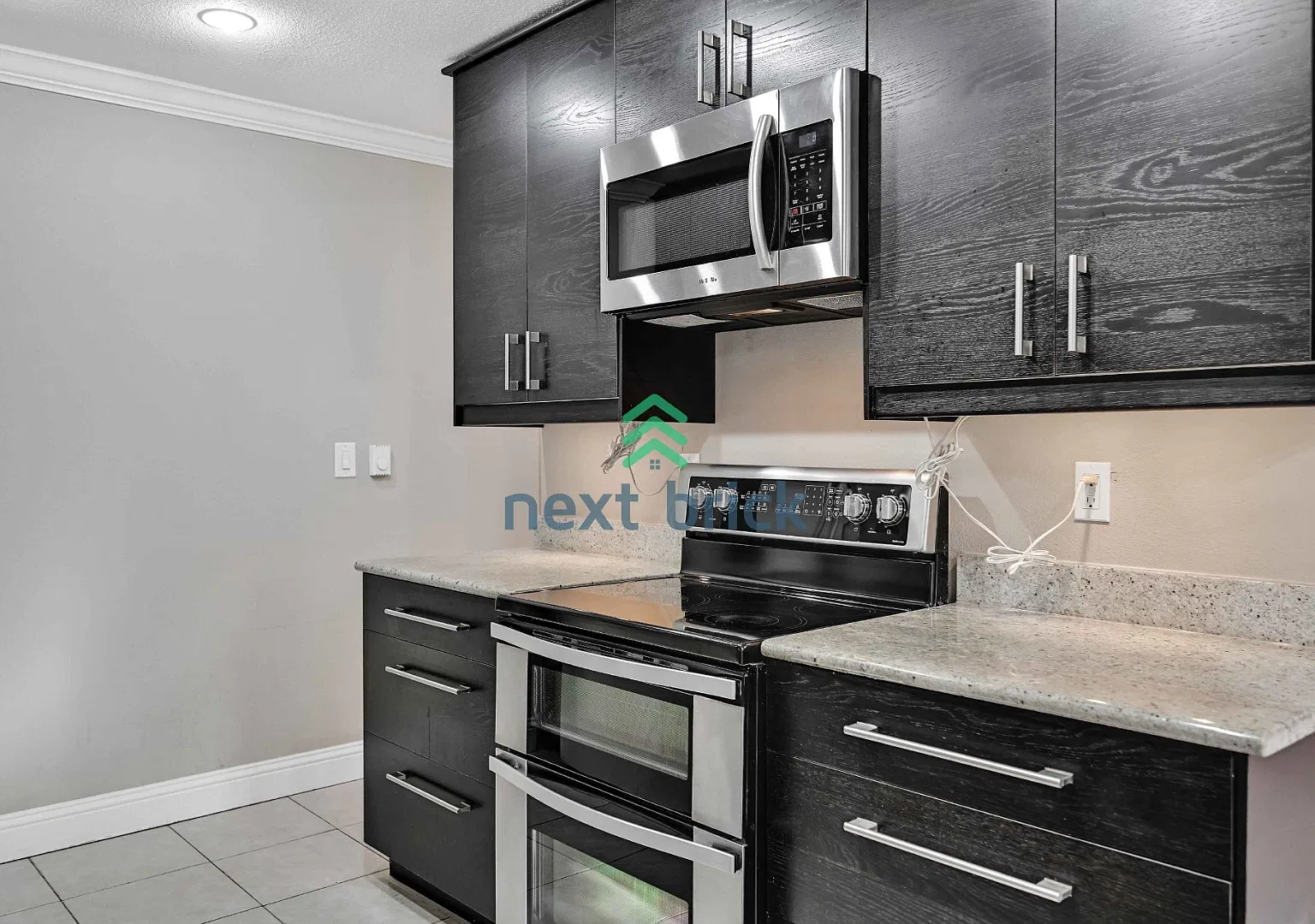 Beautiful home with 2 beds, 1 baths for rent Live in the Heart of Bellevue! — Photo 4