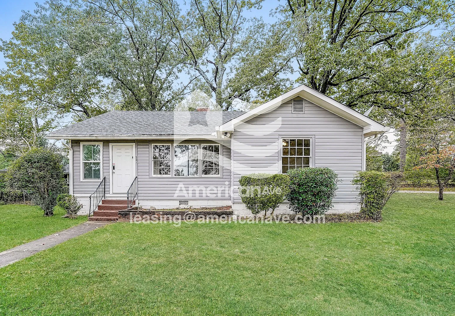 3 bed, 1.0 bath, 1278 sqft, $1,275 — Photo 1