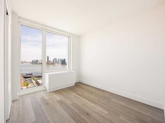 4th image of 644 E 14th St #2301
