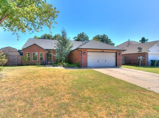 1608 Victoria Pl, Edmond, OK 73003