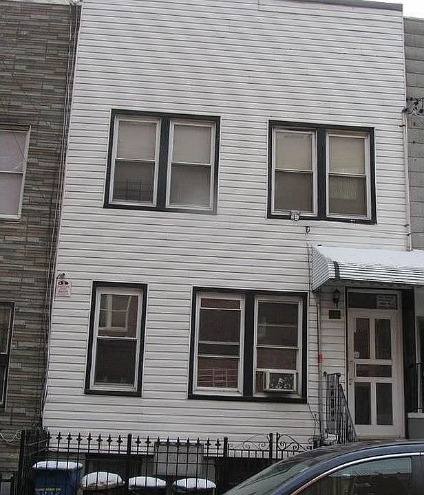 1st image of 930 40th St