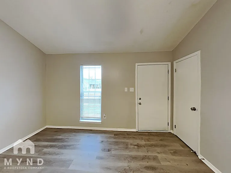 4912 Summitridge Dr — Photo 2