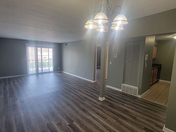 3rd image of 805 La Fontenay Ct