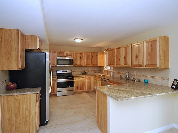 2nd image of 11004 Hannett Ave NE