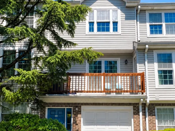 559 Ridge Ln, Fort Lee, NJ 07024