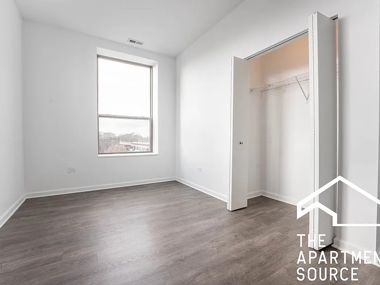 934 W Dakin St #301 — Photo 6