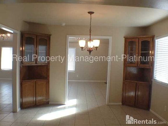 5th image of 2137 E Christopher Dr