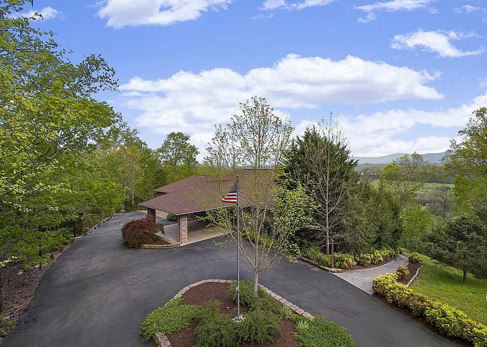 1st image of 1029 Falcon Crest Dr