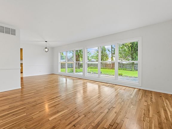 3rd image of 475 Olive St