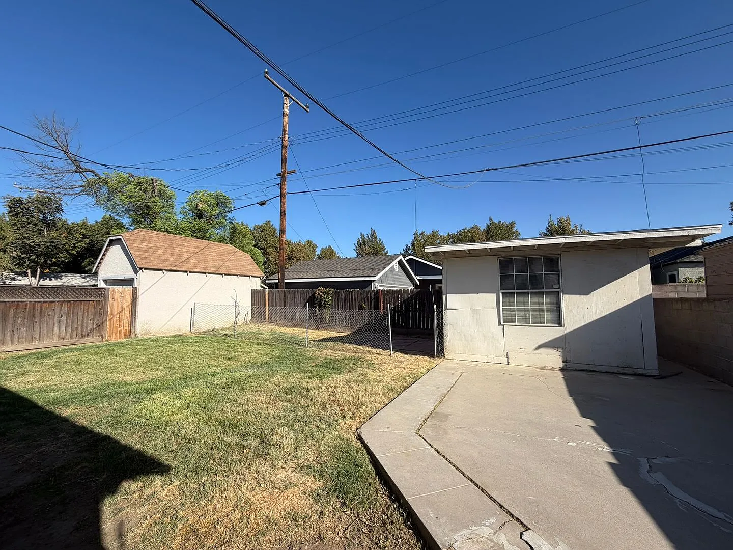 1060 E. Tulare Ave 2 Bedroom 1 Bathroom Home Tulare — Photo 2