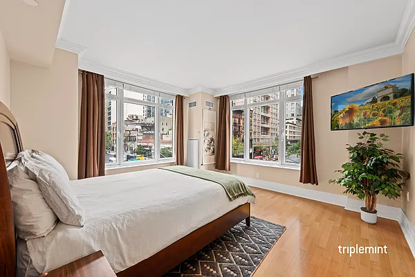 Sold by Triplemint | media 7