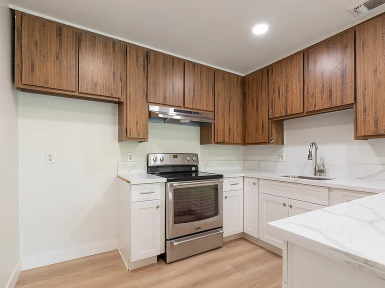 2404 Berrywood Dr — Photo 7