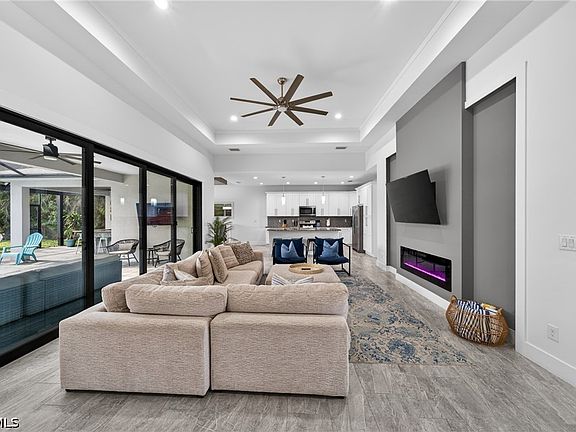 5th image of 3833 SW 14th Pl