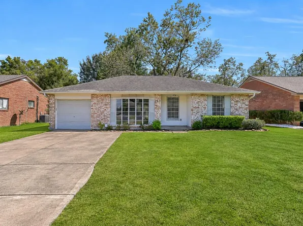 107 Stratmore Dr, Friendswood, TX 77546