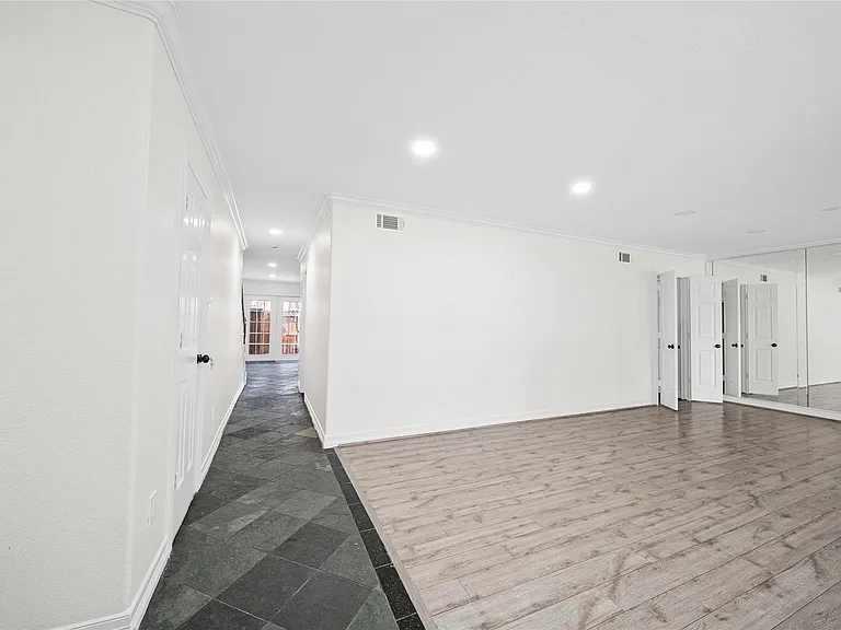 1573 W Sam Houston Pkwy S — Photo 14