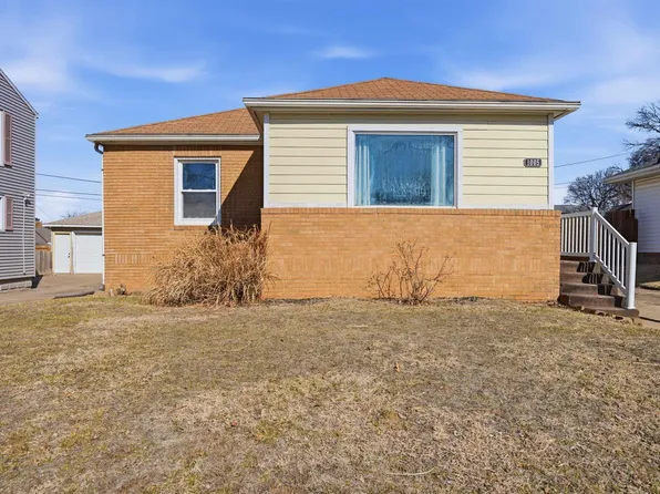 1005 Irene St, Pekin, IL 61554