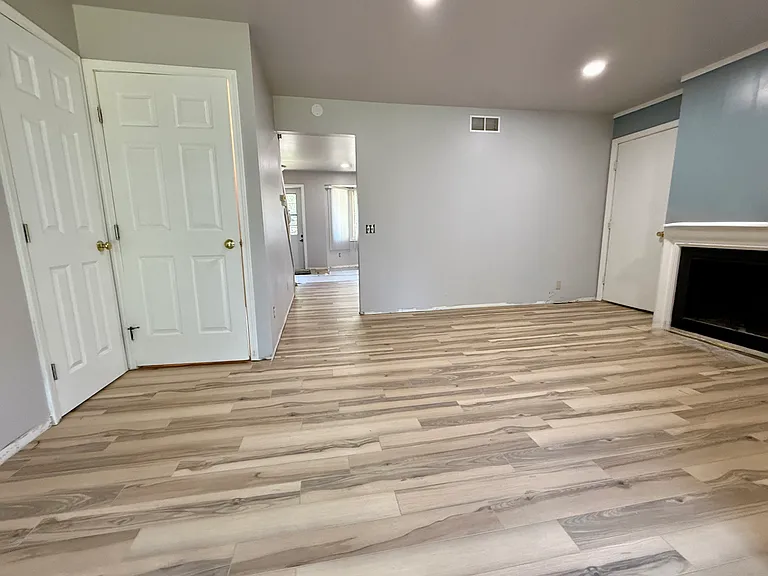 4 Dunraven Ct — Photo 2