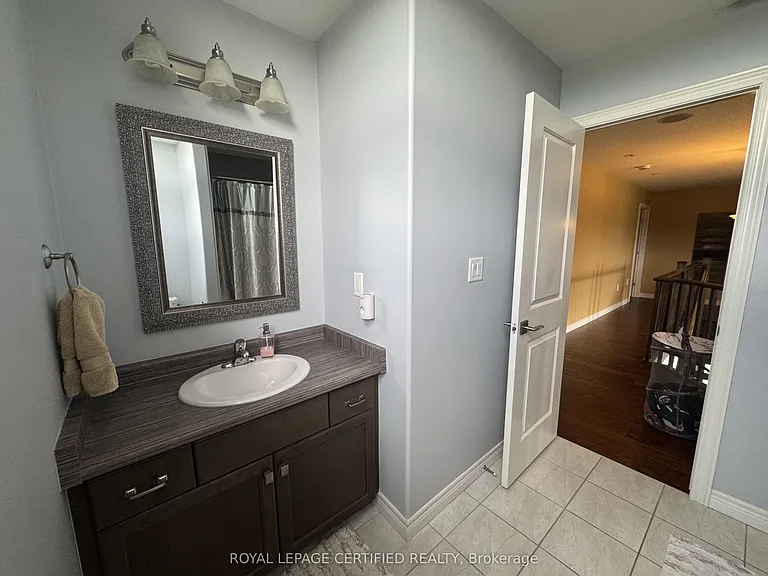 252 Westbank Trl — Photo 23