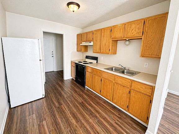 2nd image of 204 W Avenue F #B