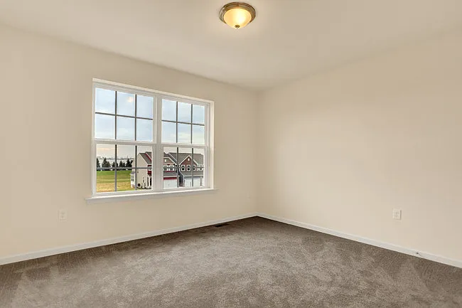 81 Simon Ct — Photo 27