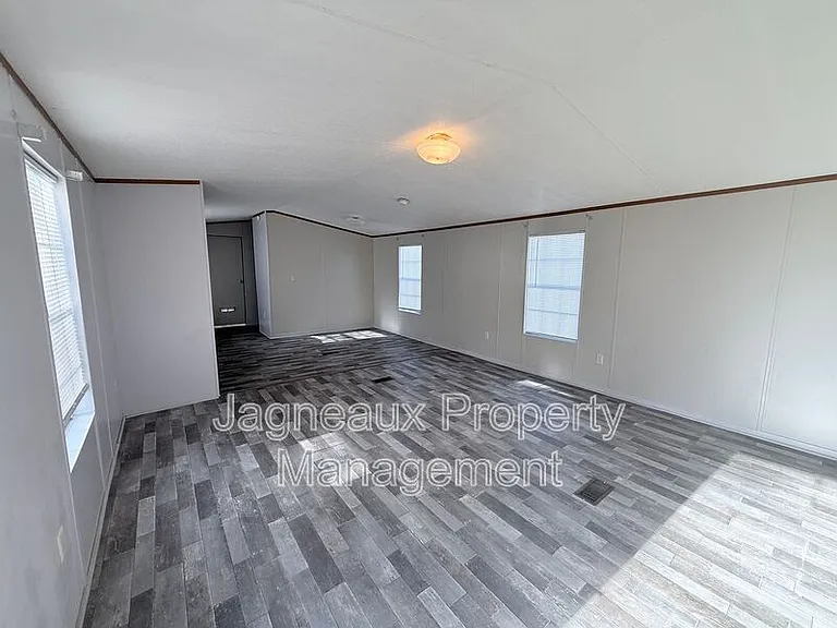 2214 Center St — Photo 3