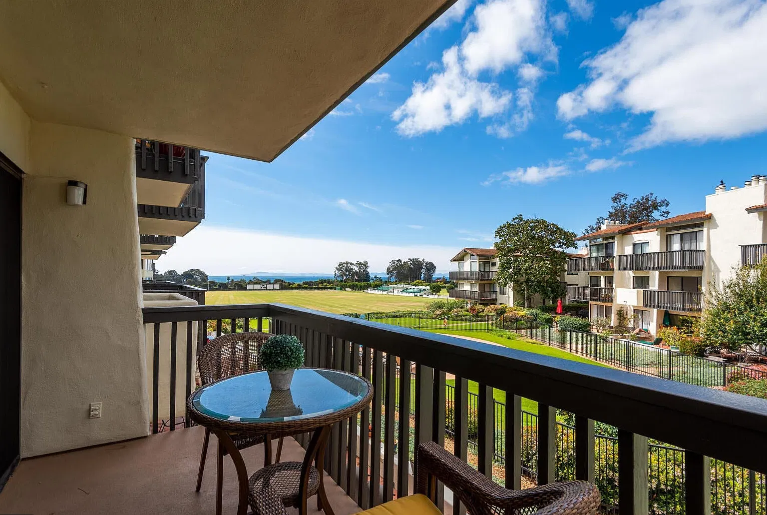 2 bed, 2.0 bath, 1020 sqft, $4,800 — Photo 1