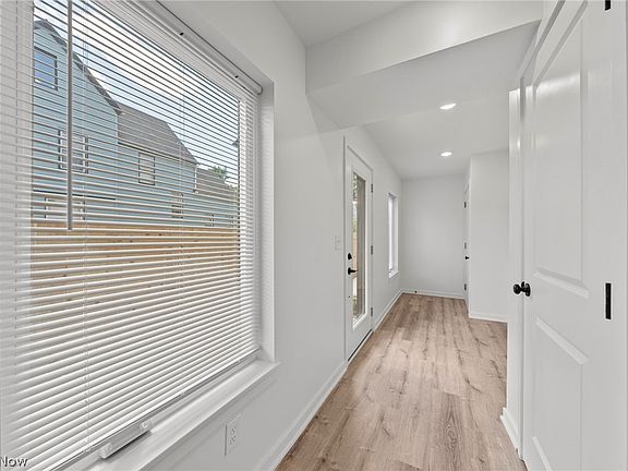 4th image of 1922 W 47th Ave