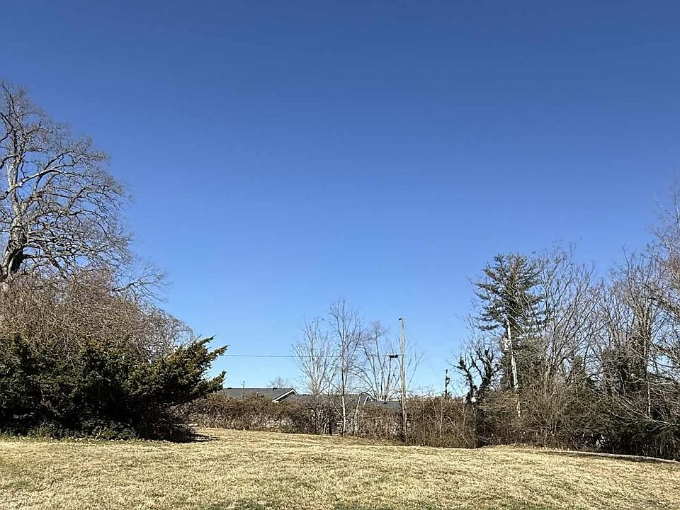 2nd image of 1517 Fairfax Dr