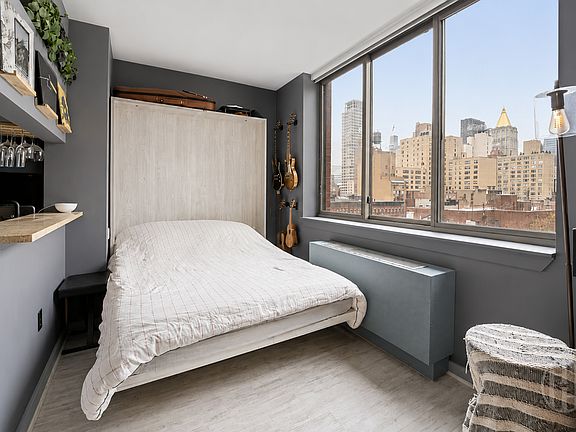 4th image of 250 E 30th St APT 8H