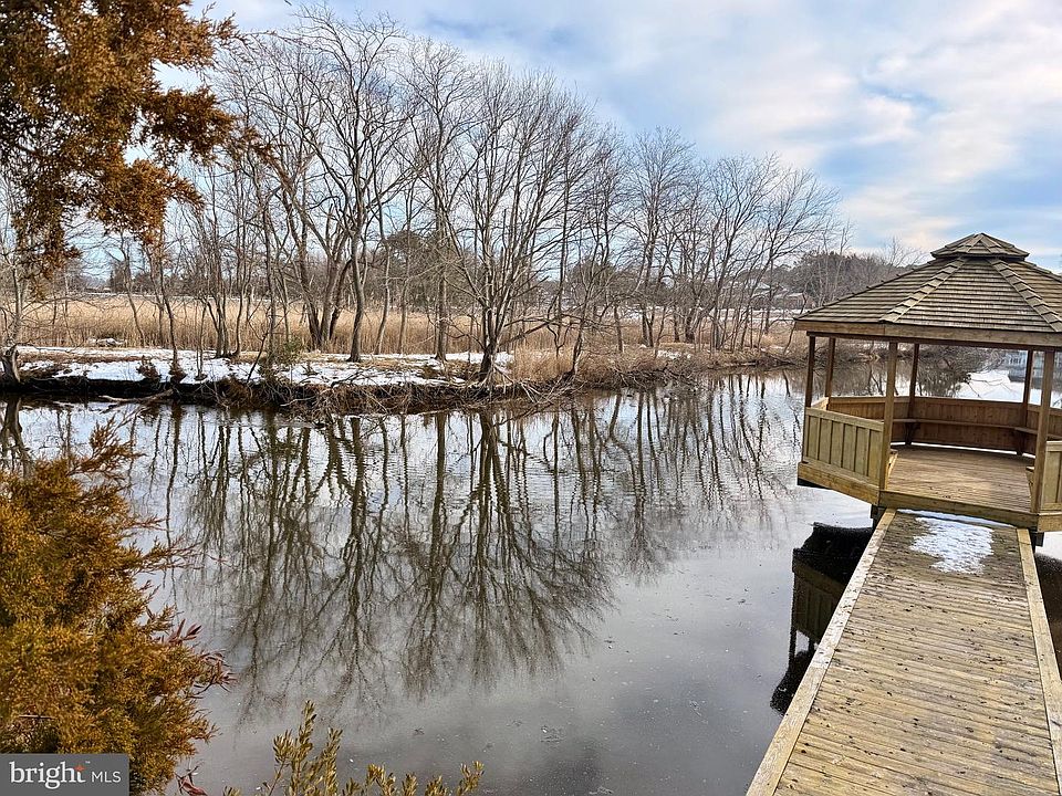 1st image of 20 Glade Cir E