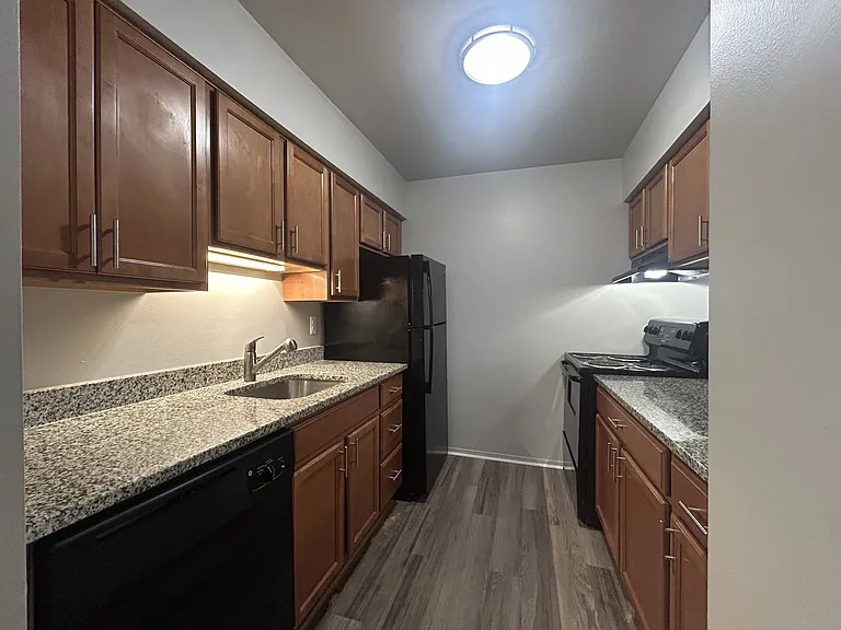 Woodland Villa Apartments — Photo 66