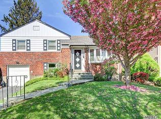44 Forest Dr, Plainview, NY 11803