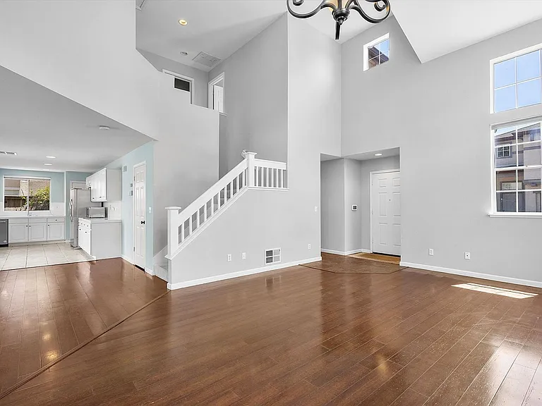 1 Challen Ct — Photo 4