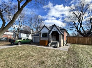 41 Ash Cres, Toronto, ON M8W 1E4
