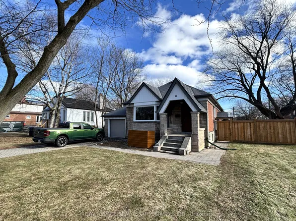 41 Ash Cres, Toronto, ON M8W 1E4