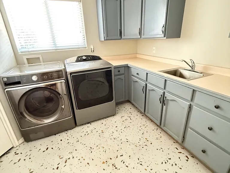 686 N 950 W — Photo 3