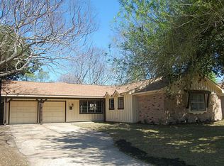 7114 Roos Rd, Houston, TX 77074