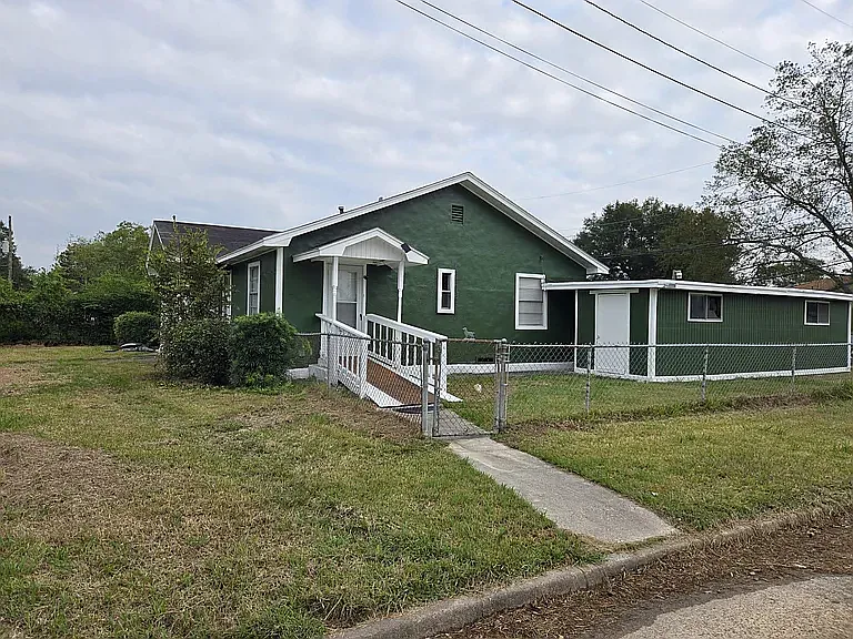 419 W Decatur Ave — Photo 2