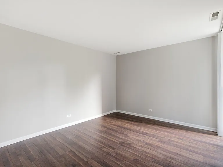 6000 Oakwood Dr #4H — Photo 8