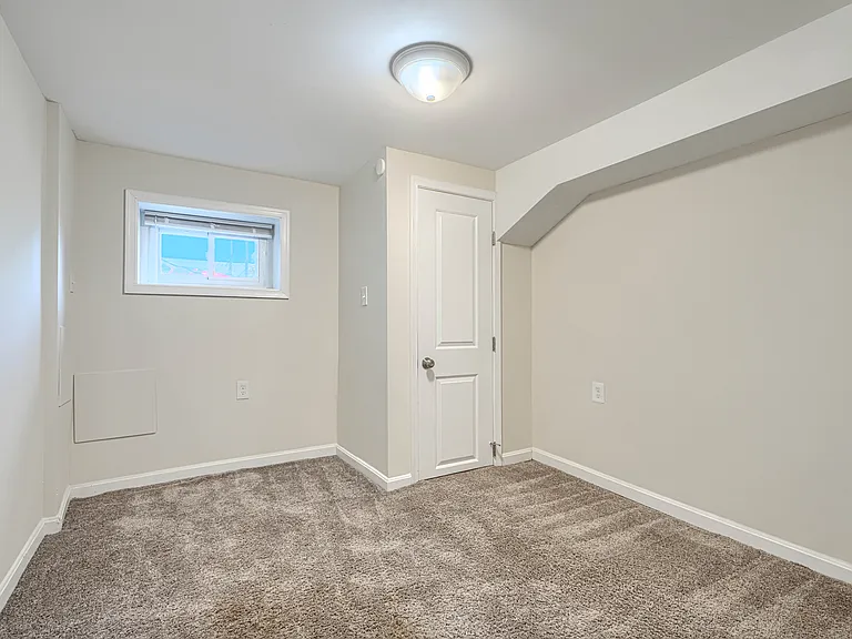432 Grundy St — Photo 16