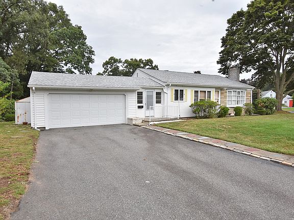 3rd image of 133 Fairfax Dr