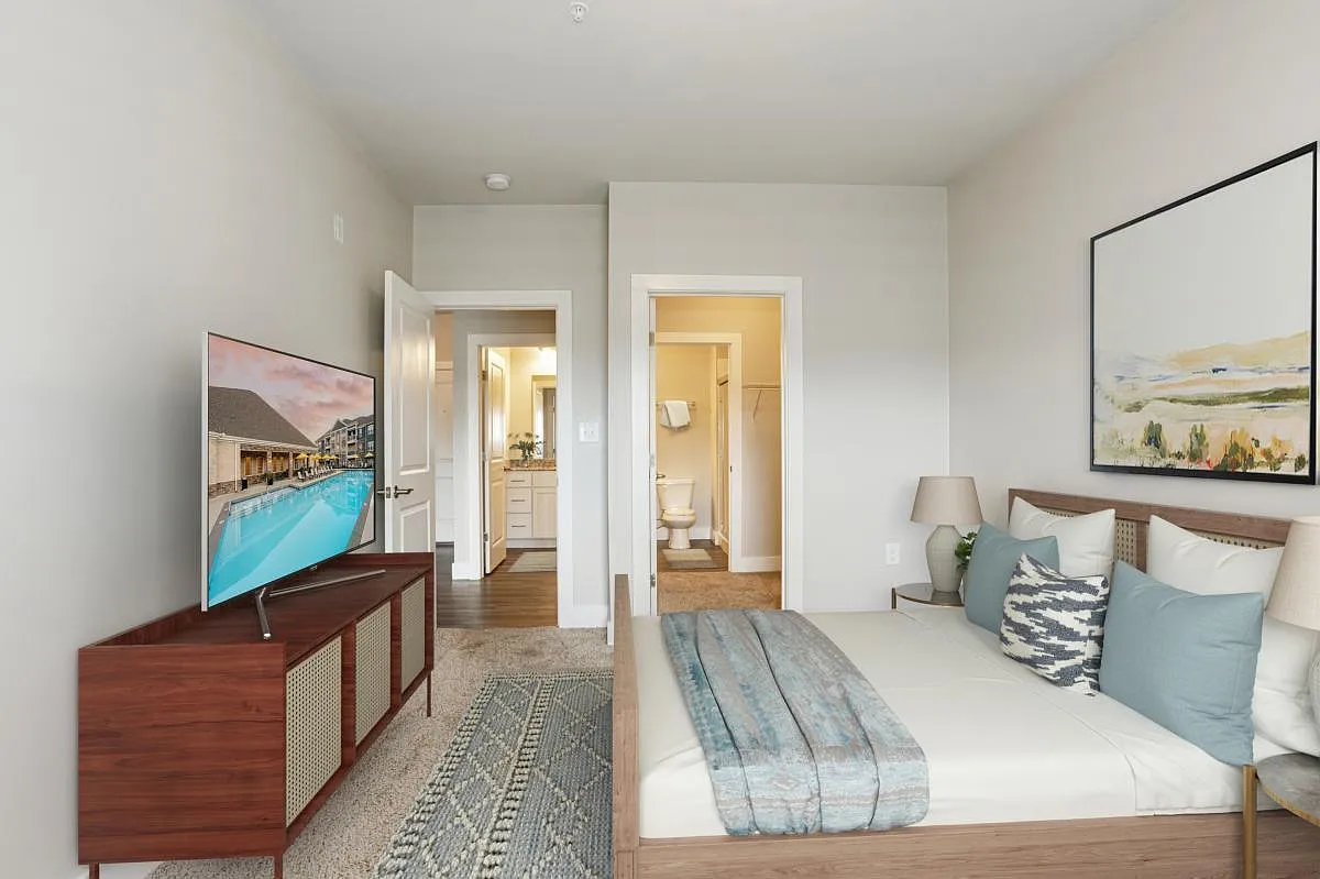 The Pointe at Five Oaks — Photo 4