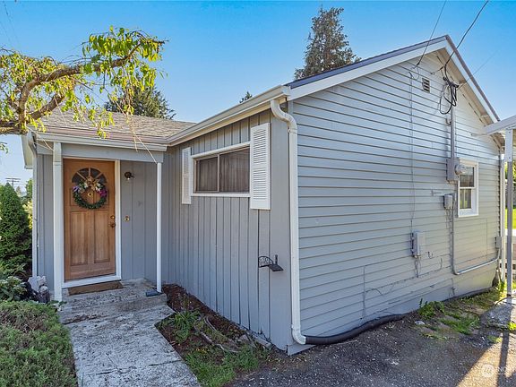 2nd image of 3015 Trenton Avenue NE