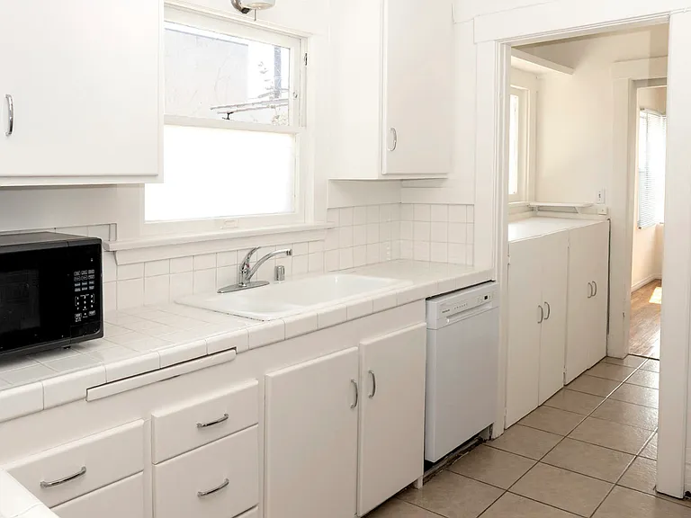 1014 N Gardner St #1015 — Photo 46
