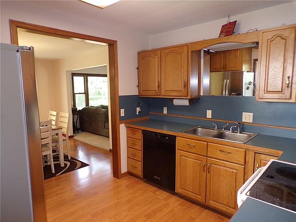 3rd image of 3838 Creston Dr